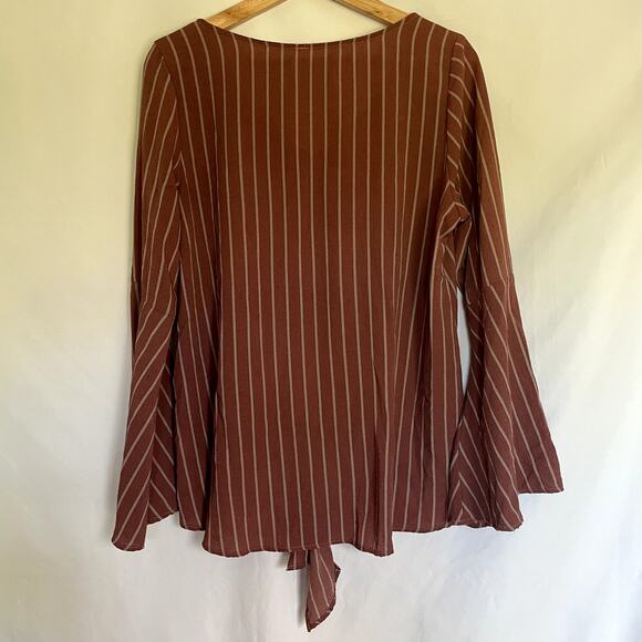 Mauve pink striped v-neck long sleeved blouse flutter sleeves women's size L - Picture 6 of 6